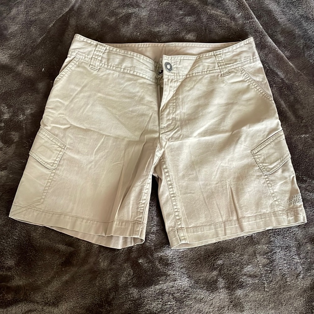 Tan north face size 6 outdoor shorts
